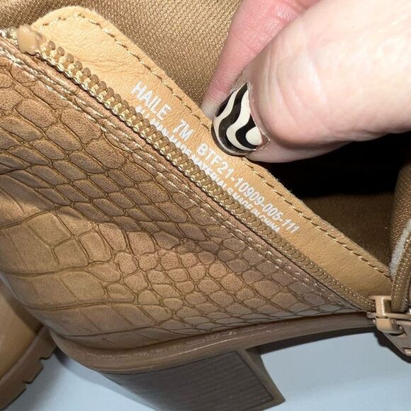 BareTraps Haile Chunky Sole Ankle Bootie - Picture 9 of 10